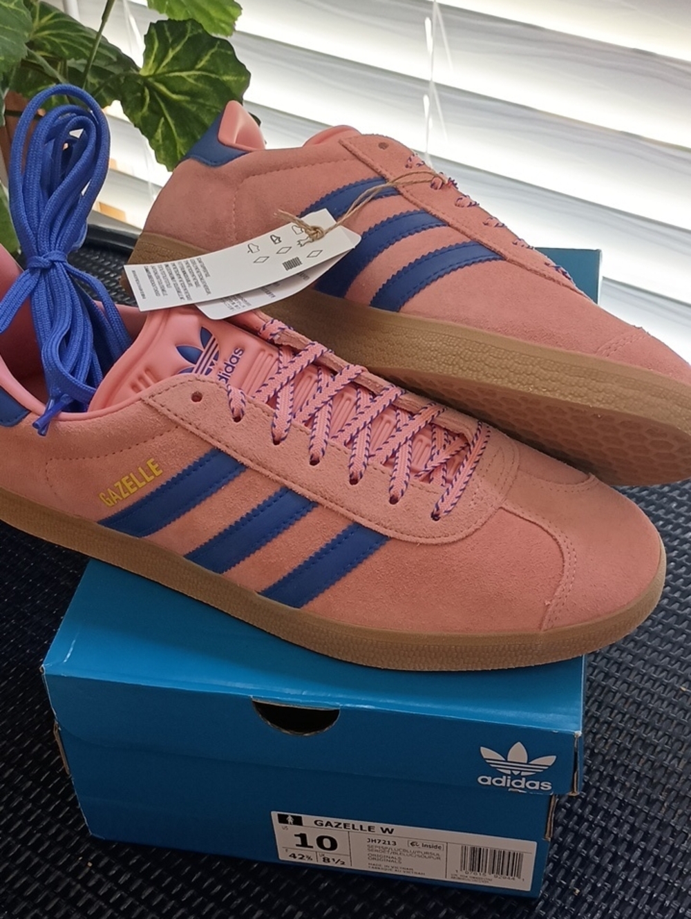 NIB adidas Gazelle Pink Suede Sneakers with Blue Stripes * 10W
